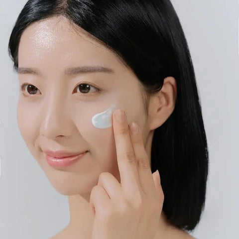 SKIN1004 Madagascar Centella Hyalu-Cica Water-Fit Sun Sérum Protetor Solar SPF50+ PA++++ 50ml - naturvida.pt